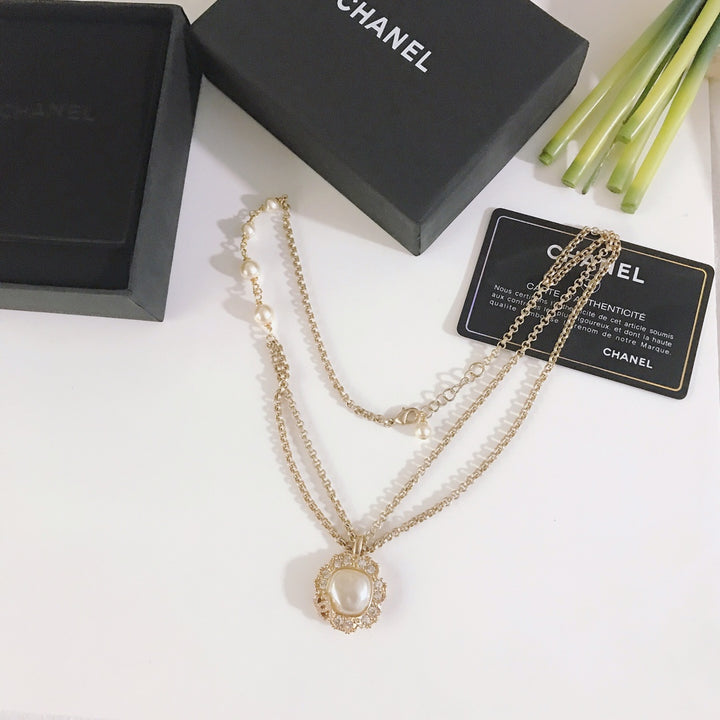 Pearl Decorative Gold Chain Necklace