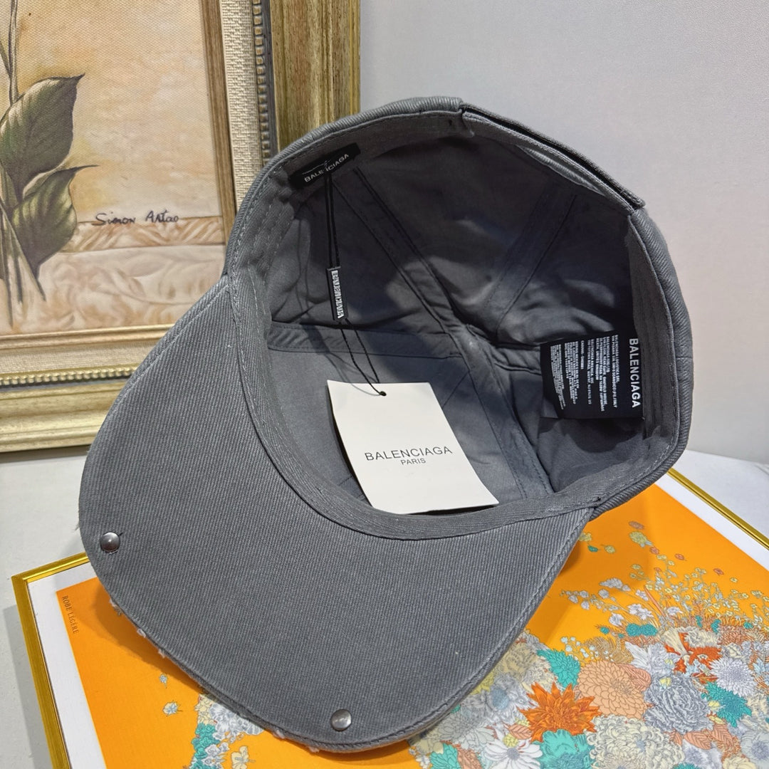 Avant-garde Embroidery Pattern Hat