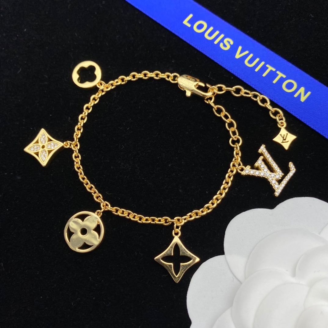 Exquisite Flower and Rhinestone Bracelet