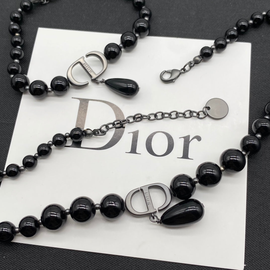 Chic Black Gemstone Necklace