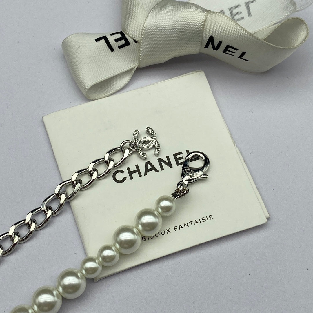 Pearl Lustre Badge Necklace