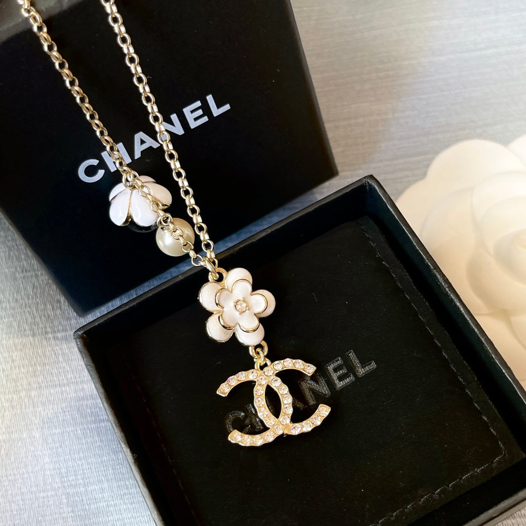 enameled pearl flower necklace