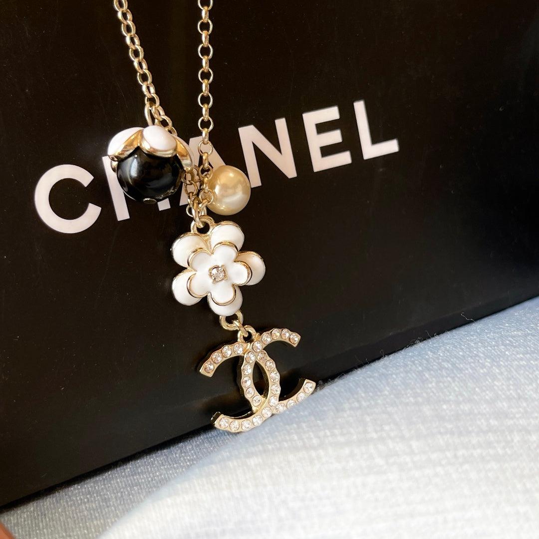 enameled pearl flower necklace