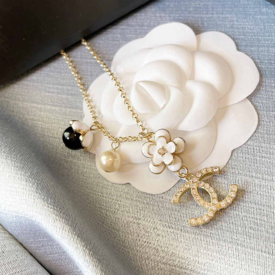 enameled pearl flower necklace