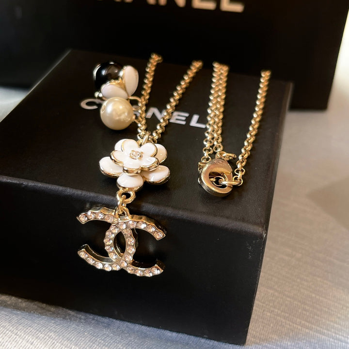 enameled pearl flower necklace