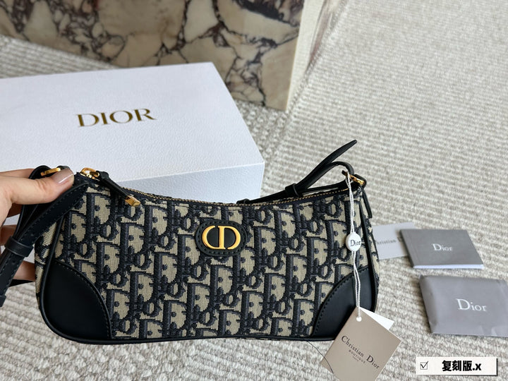 Embroidered Old Flower Cowhide Underarm Bag