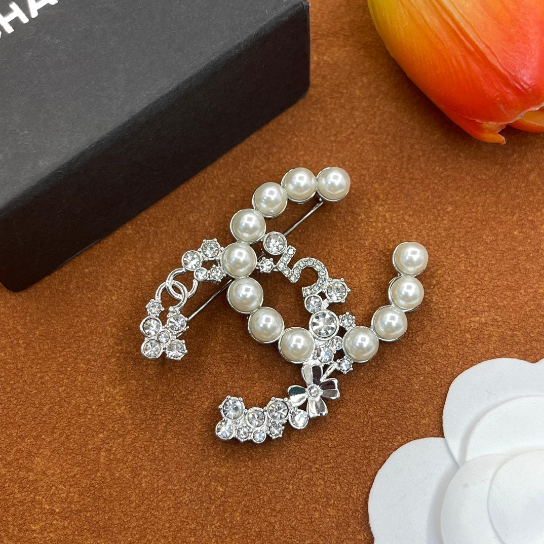 Pearl Crystal Decoration Brooch