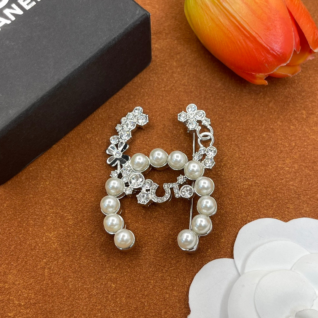 Pearl Crystal Decoration Brooch