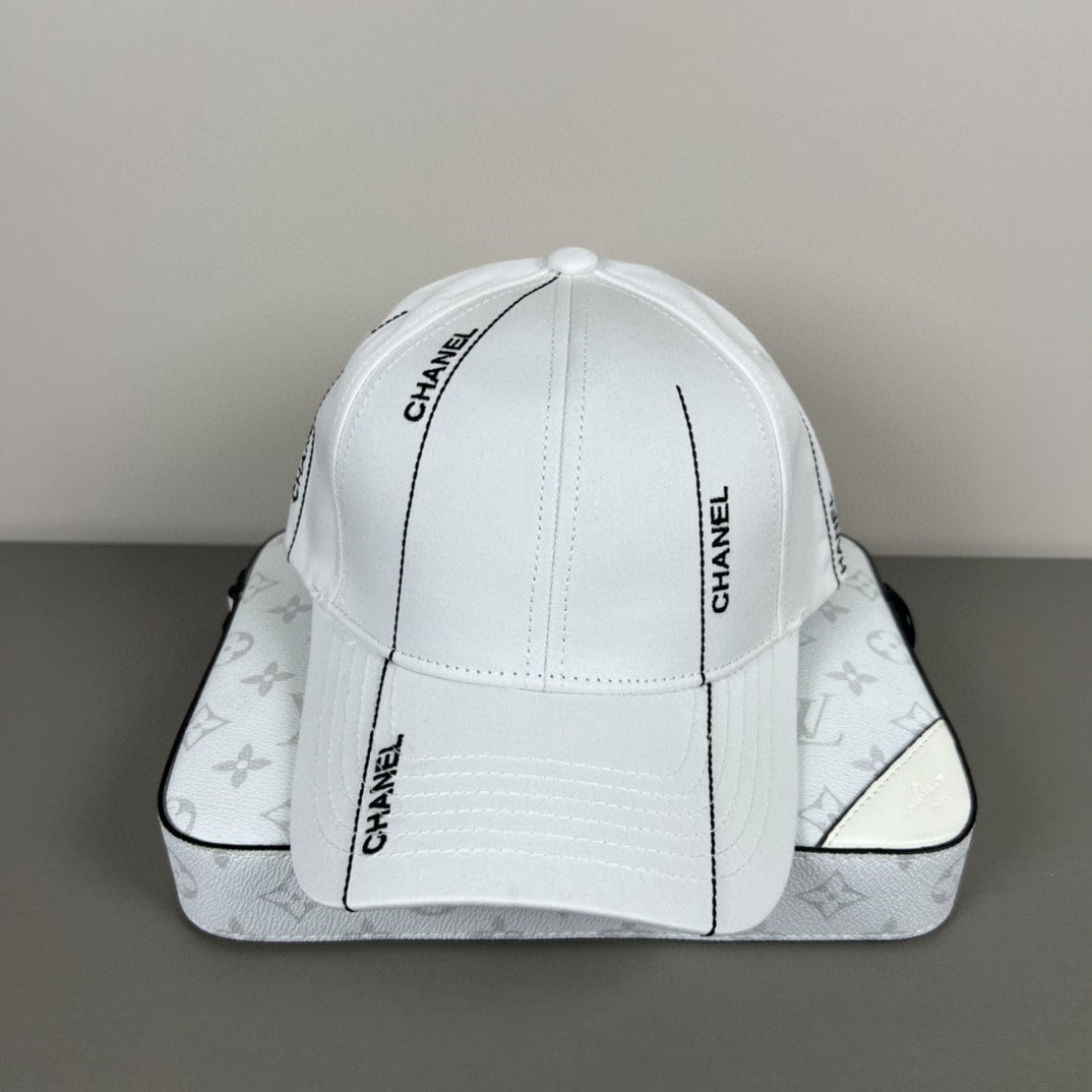 2 Colors Stylish Embroidered Baseball Caps