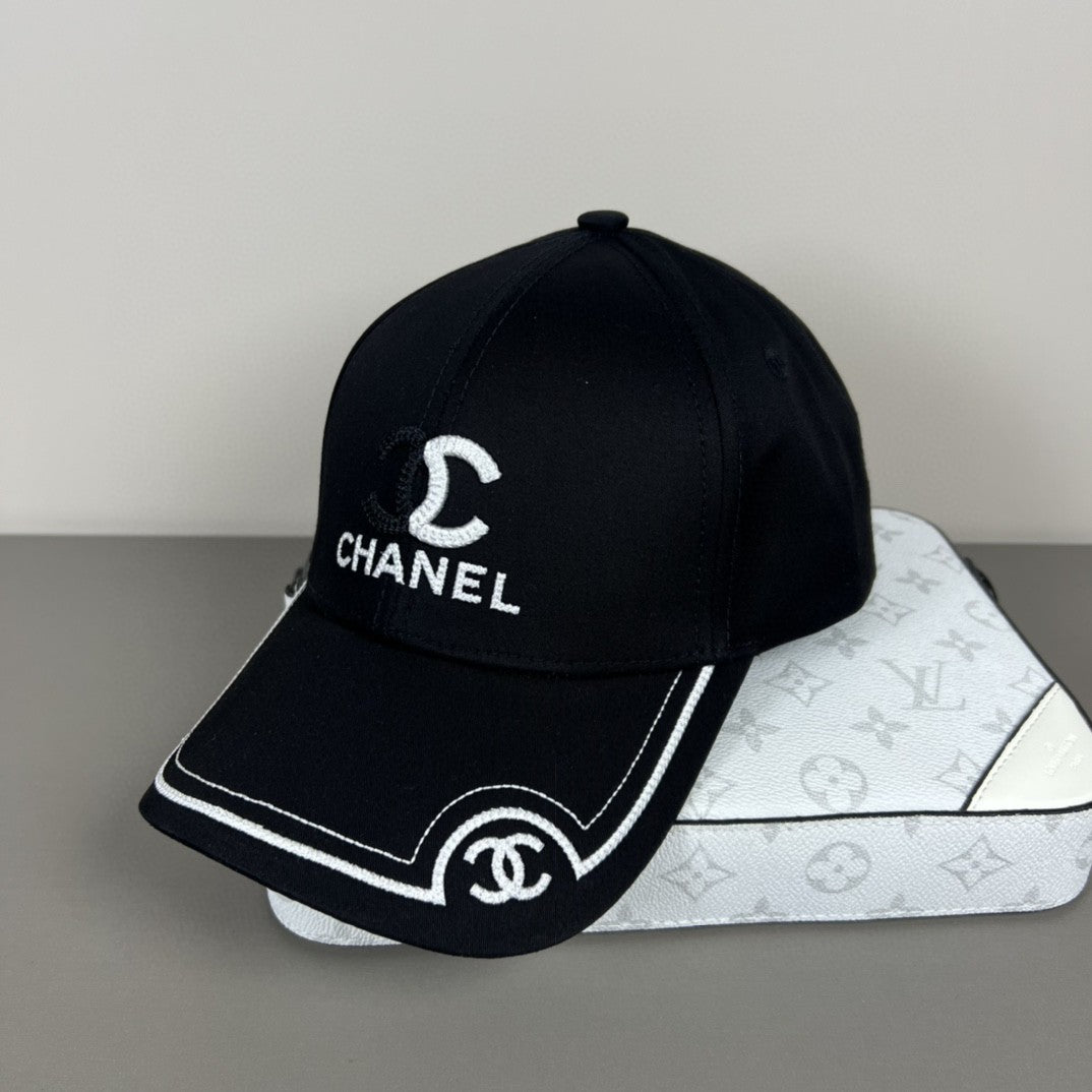 Two-color logo baseball cap
