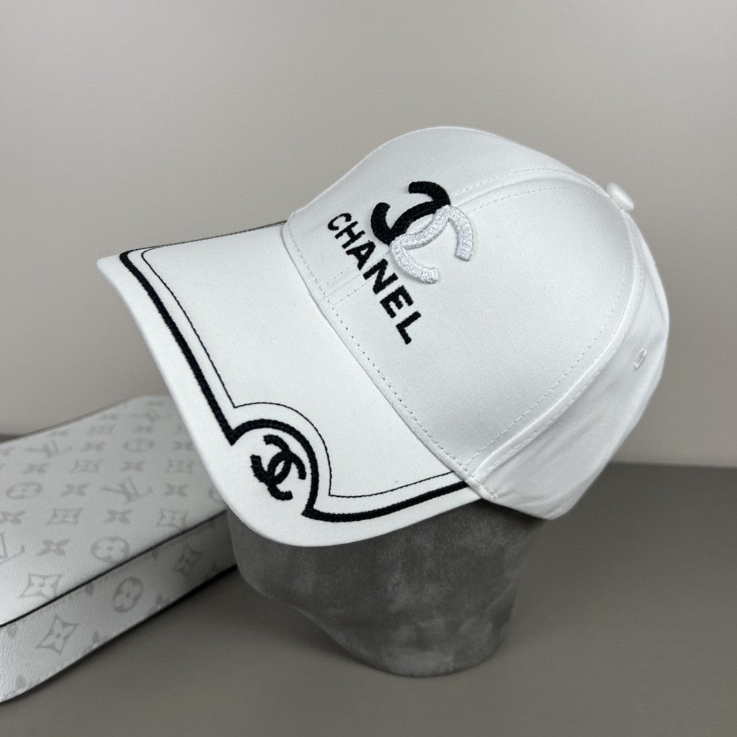 Two-color logo baseball cap