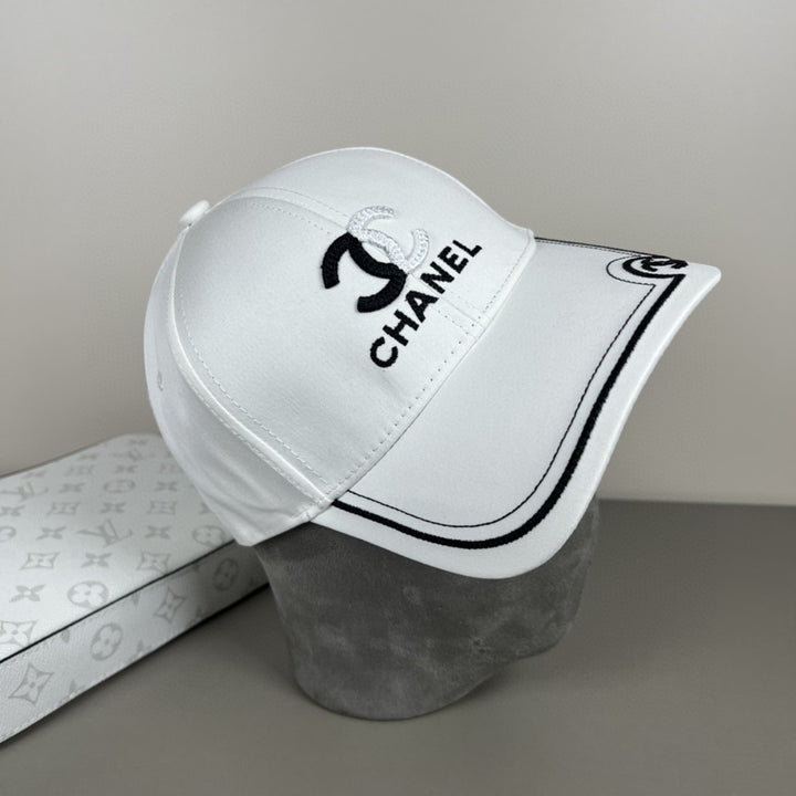Two-color logo baseball cap