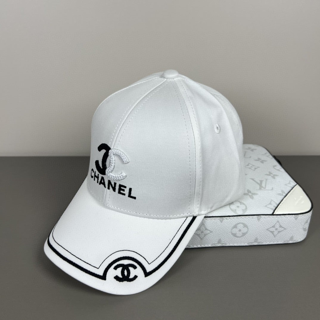 Two-color logo baseball cap