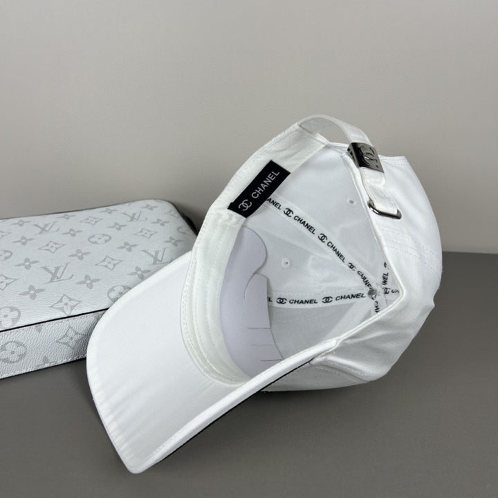 Two-color logo baseball cap