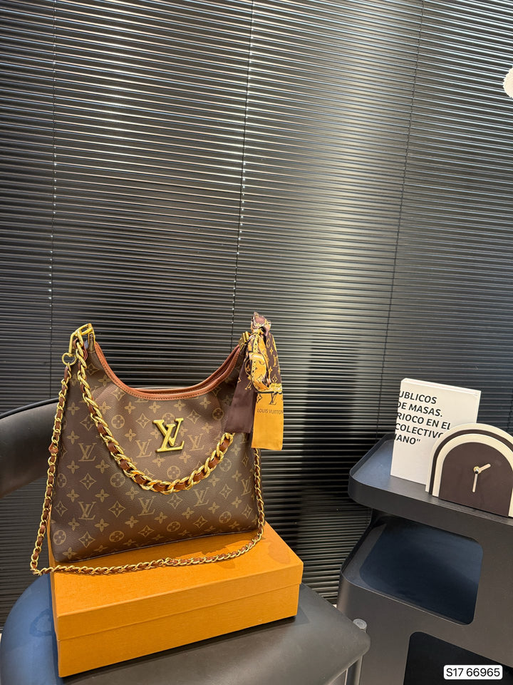 Classic Letter Chain Shoulder Bag