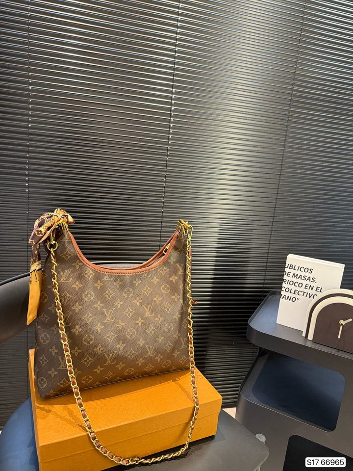 Classic Letter Chain Shoulder Bag