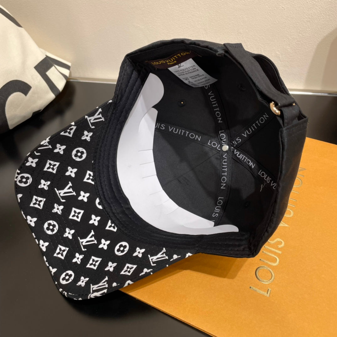 Two-color logo embroidered cap