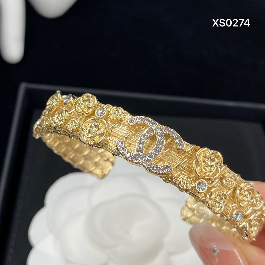 Golden Embossed Crystal Bracelet
