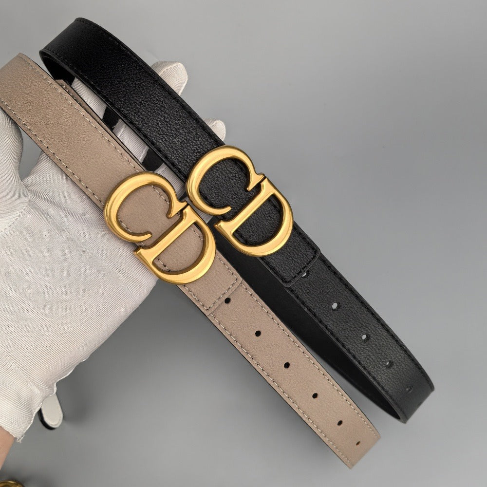 Elegant two-tone belt with gold buckle