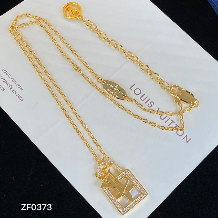 new four-leaf clover locket necklace