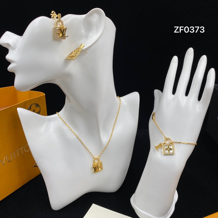 new four-leaf clover locket necklace