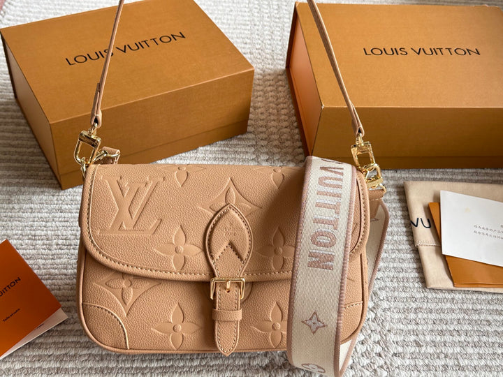 Fashion Embossed Old Flower Handbag