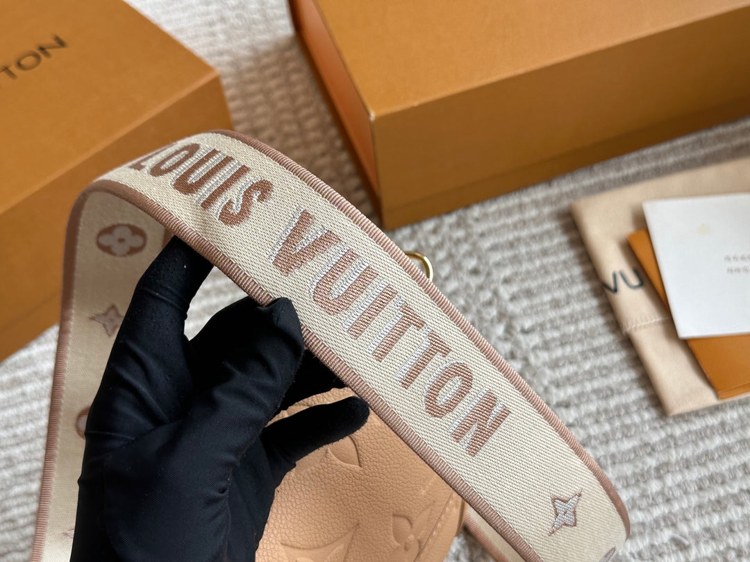 Fashion Embossed Old Flower Handbag