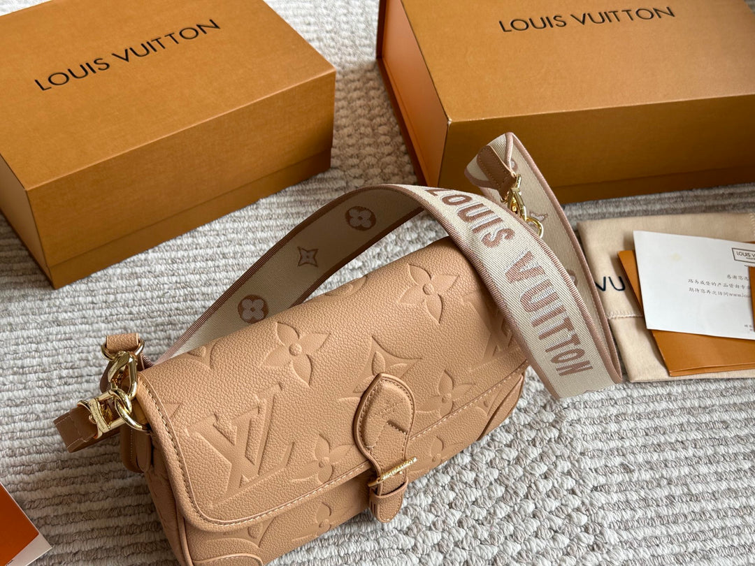 Fashion Embossed Old Flower Handbag