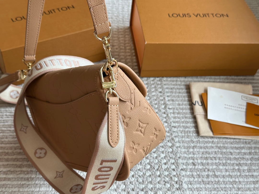 Fashion Embossed Old Flower Handbag