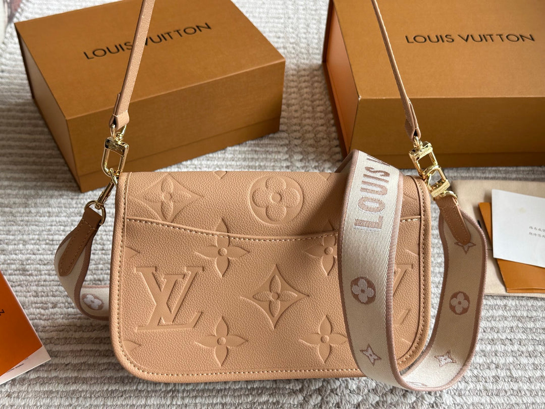 Fashion Embossed Old Flower Handbag