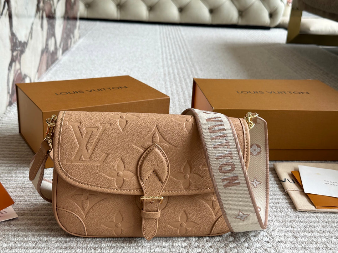 Fashion Embossed Old Flower Handbag