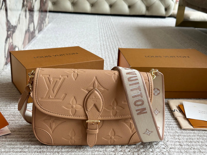 Fashion Embossed Old Flower Handbag