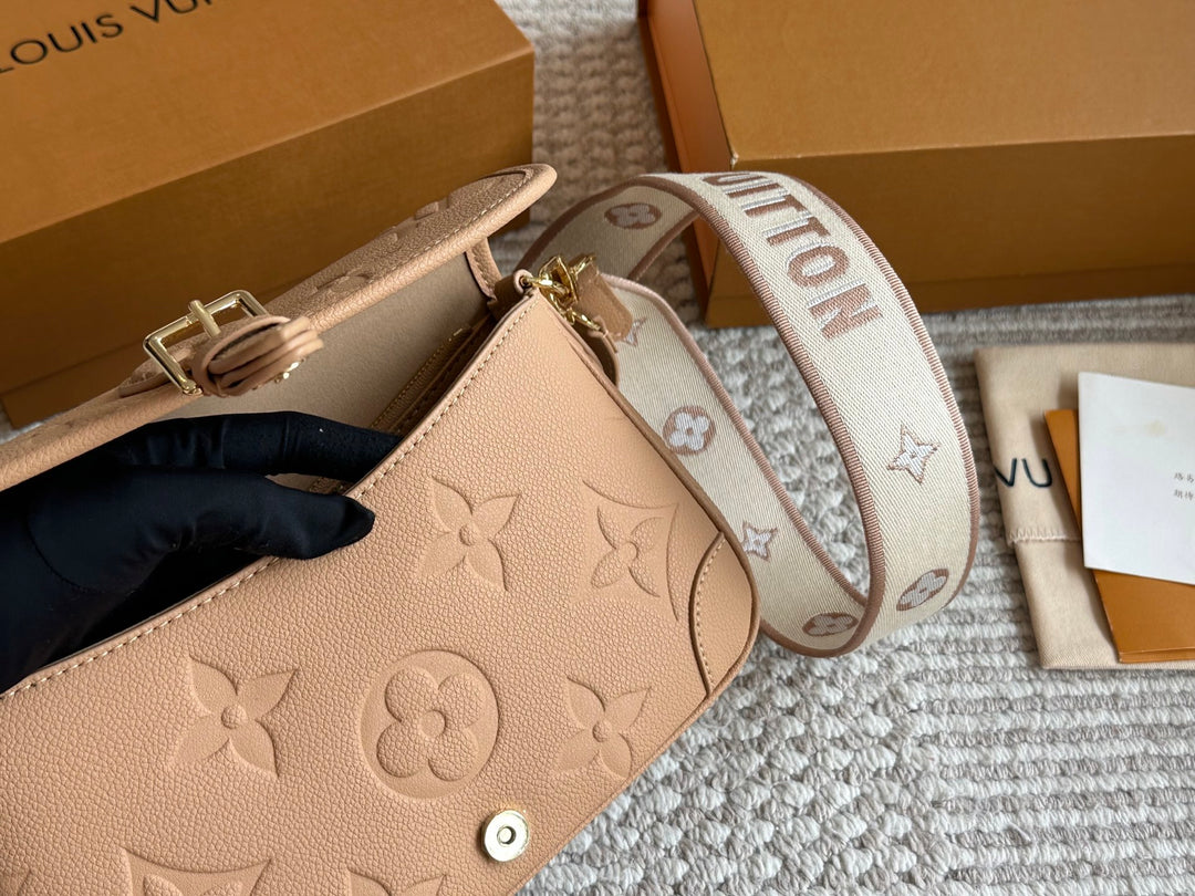 Fashion Embossed Old Flower Handbag