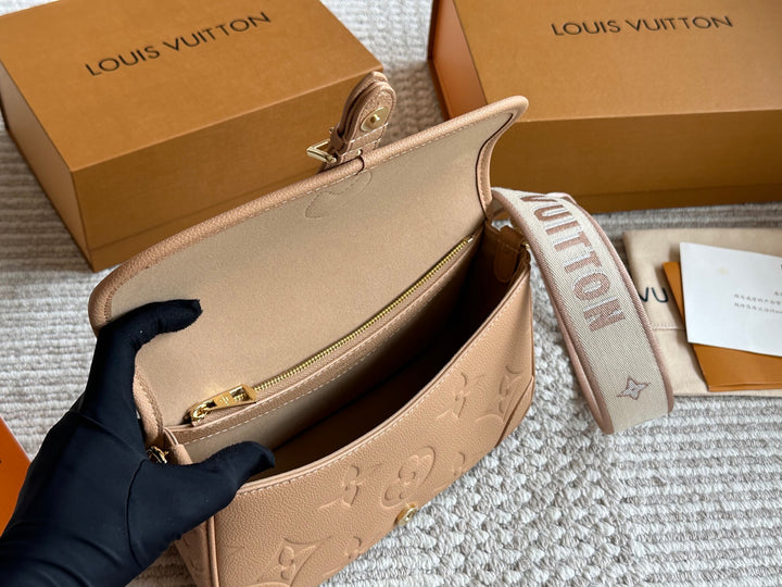 Fashion Embossed Old Flower Handbag