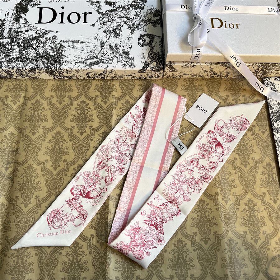 Classic DR Printed Silk Scarf Hair Bundle