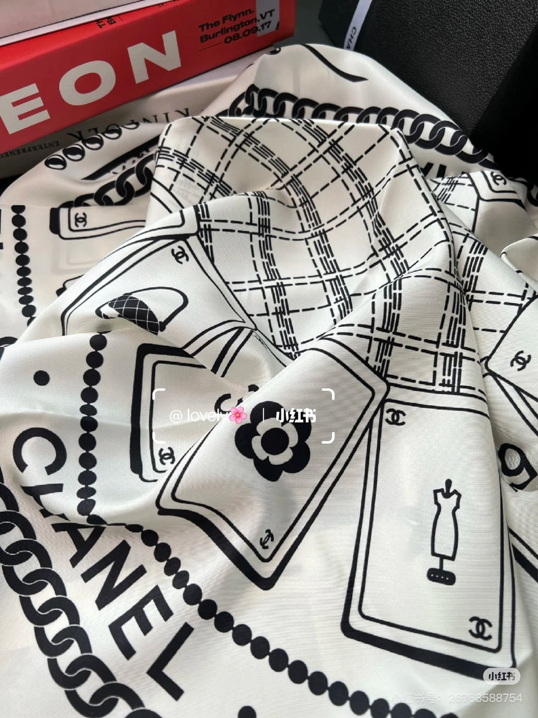 Fashion Chain Letter Silk Square Scarf