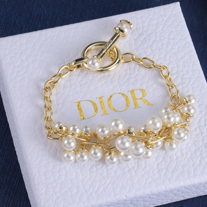 Fashion Pearl Cluster Clasp Bracelet
