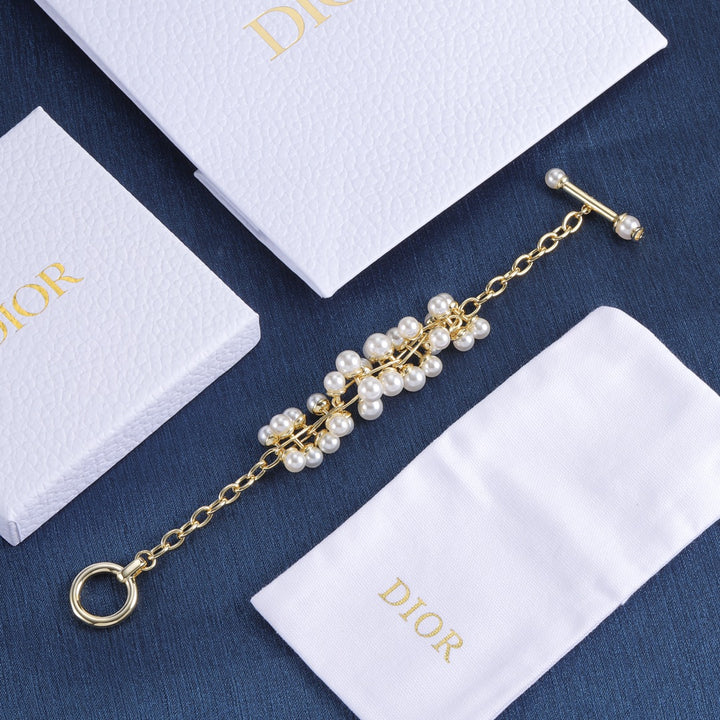 Fashion Pearl Cluster Clasp Bracelet