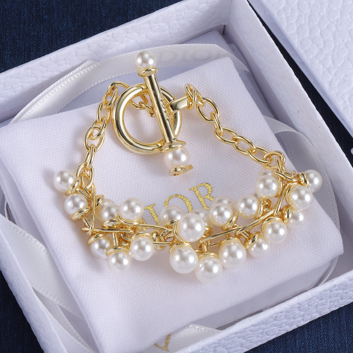 Fashion Pearl Cluster Clasp Bracelet
