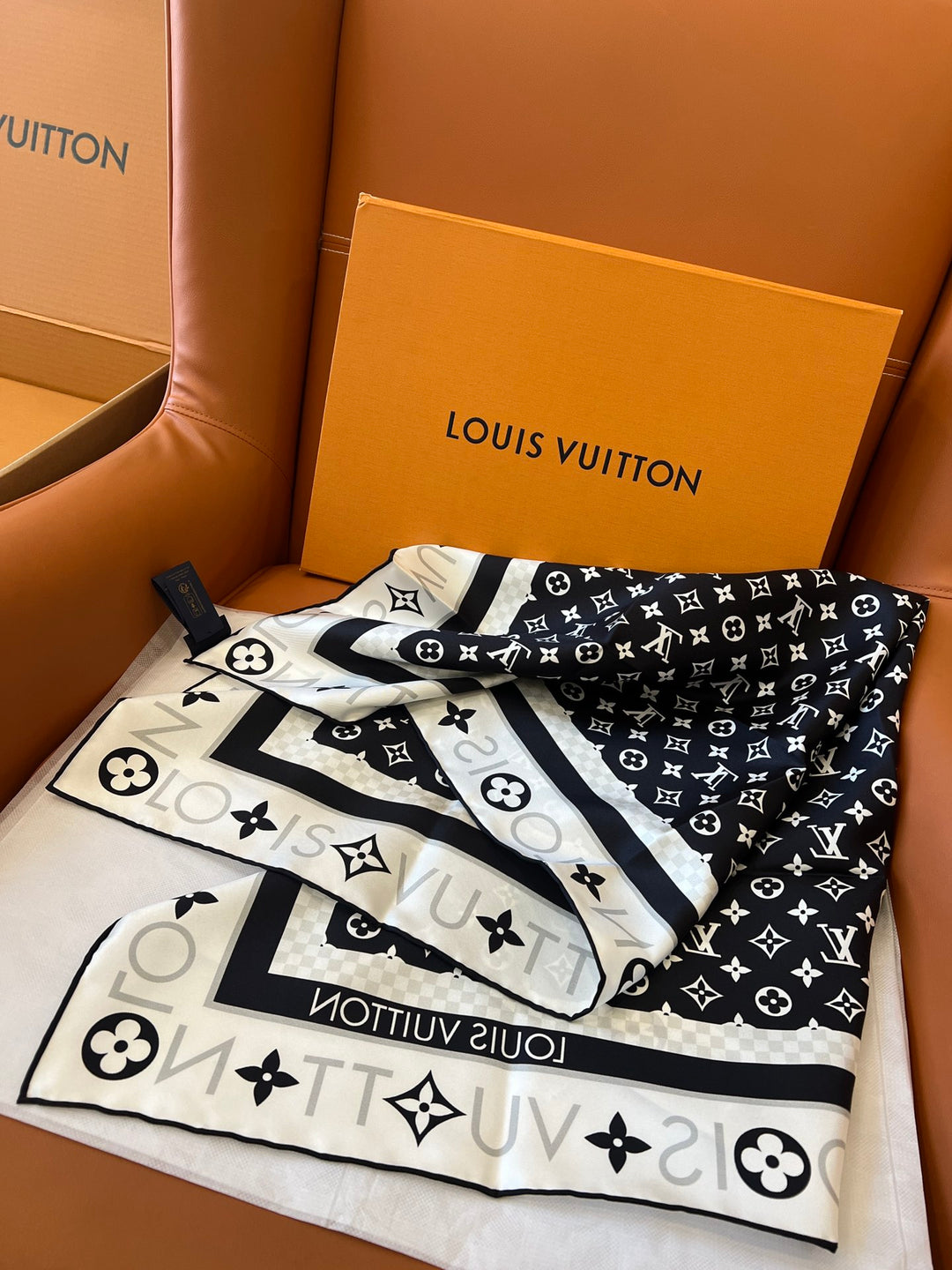 New old flower black and white printed silk scarf