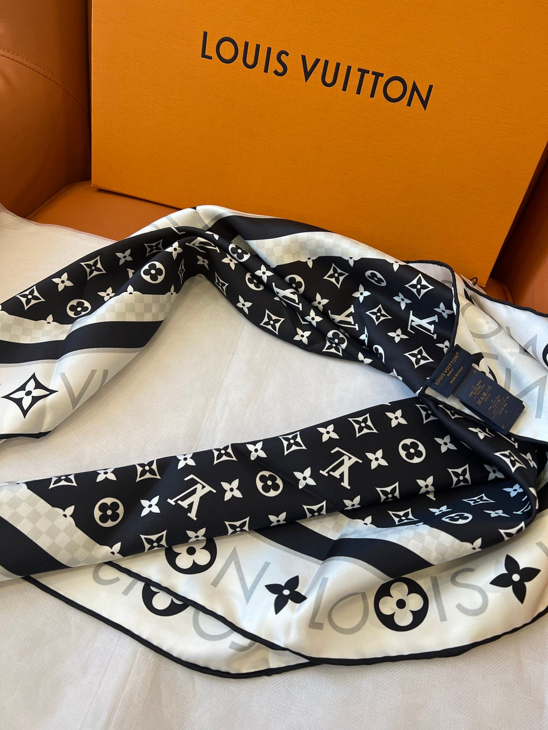 New old flower black and white printed silk scarf