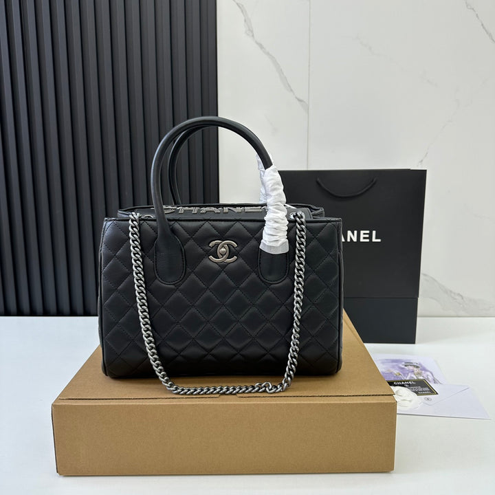 Classic Plaid Chain Tote
