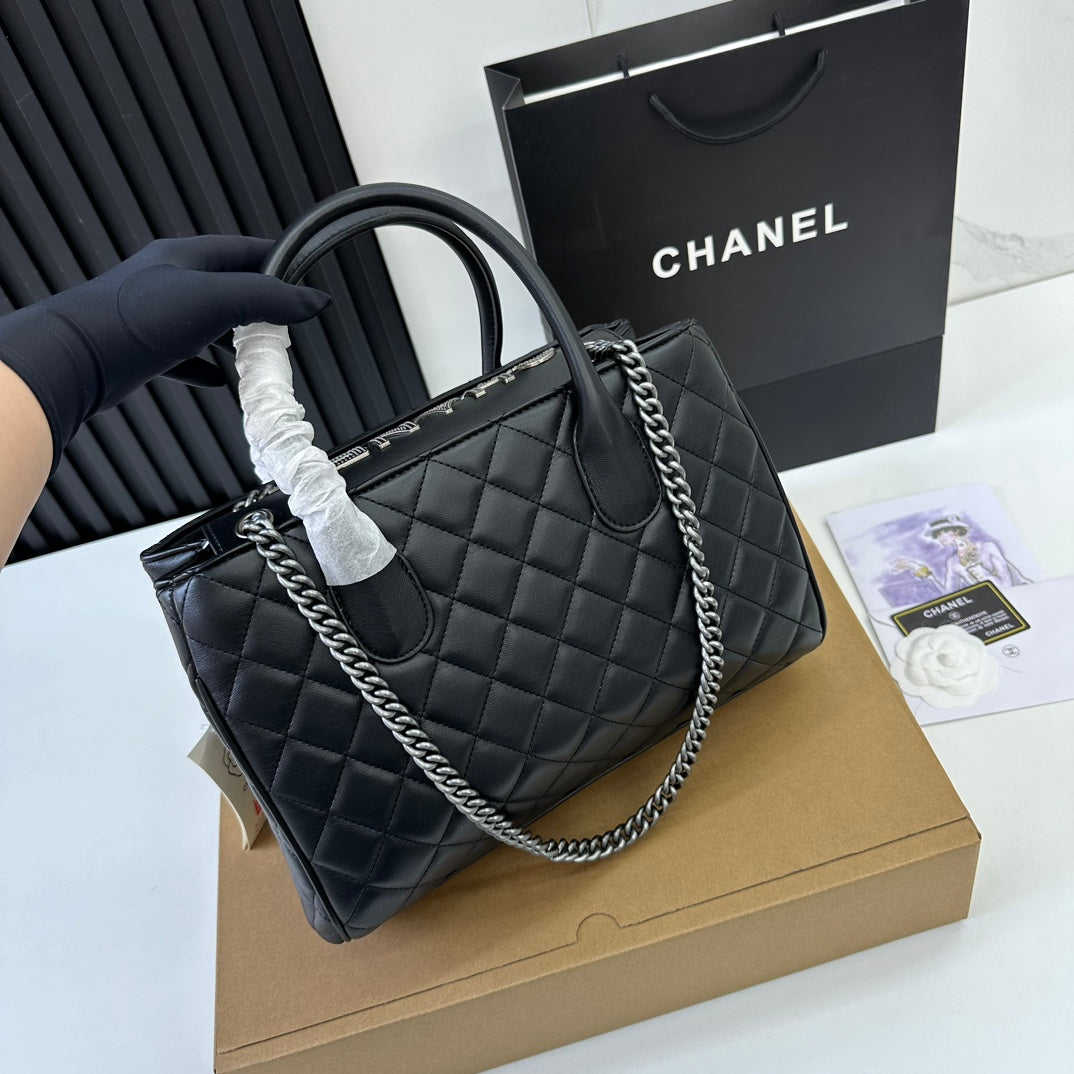 Classic Plaid Chain Tote