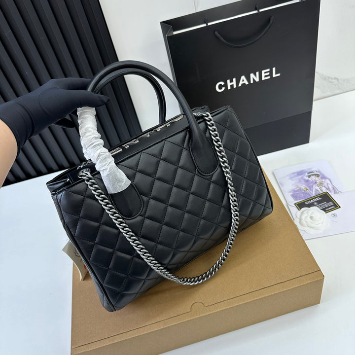 Classic Plaid Chain Tote