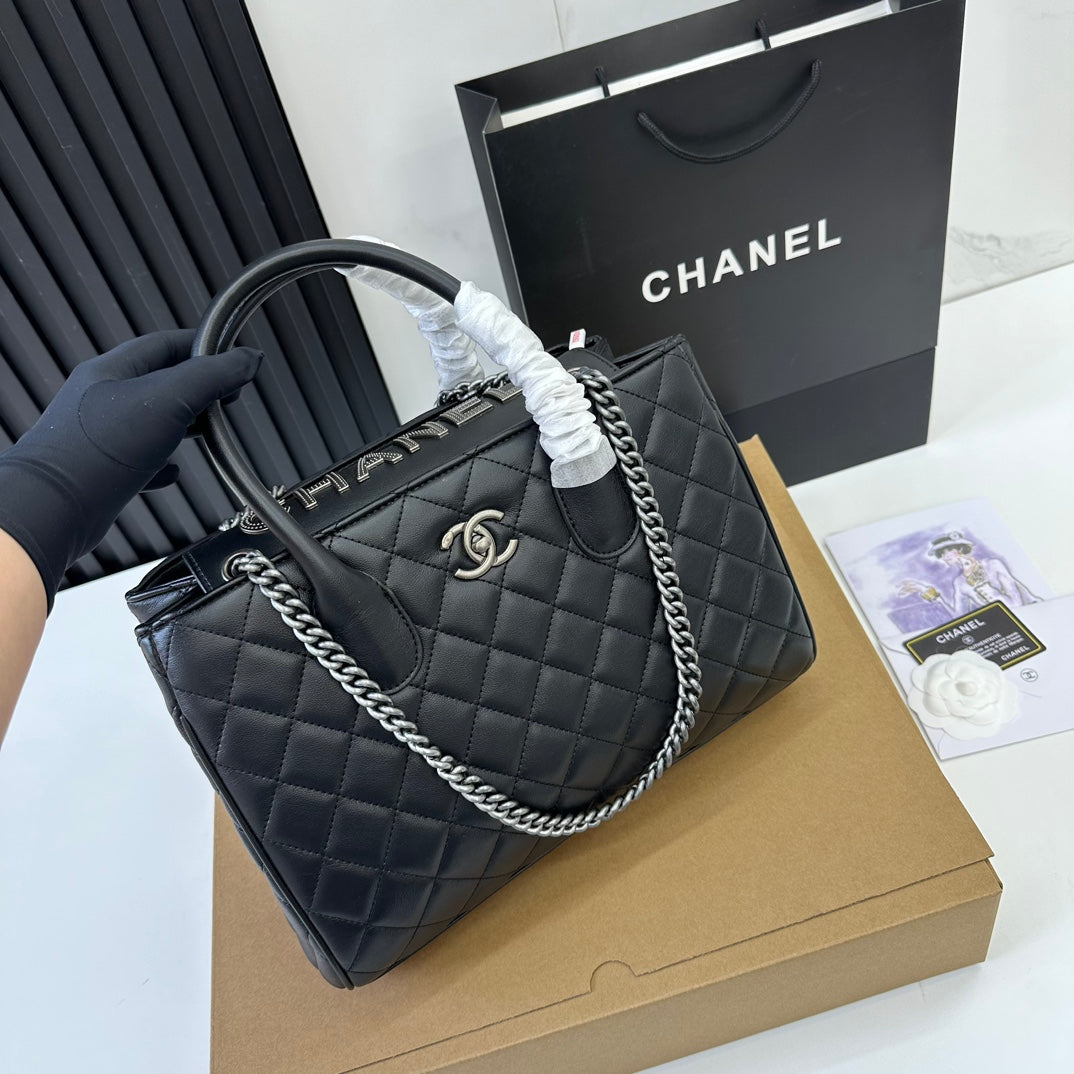 Classic Plaid Chain Tote