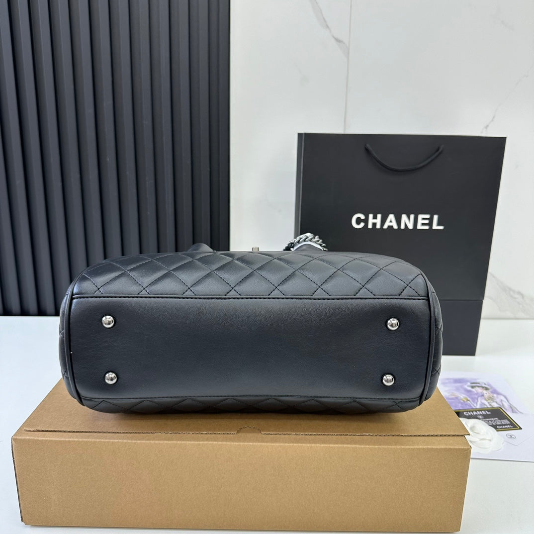 Classic Plaid Chain Tote