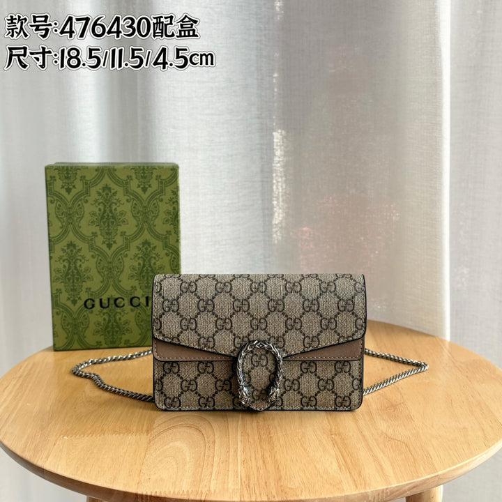 Classic iconic print chain bag