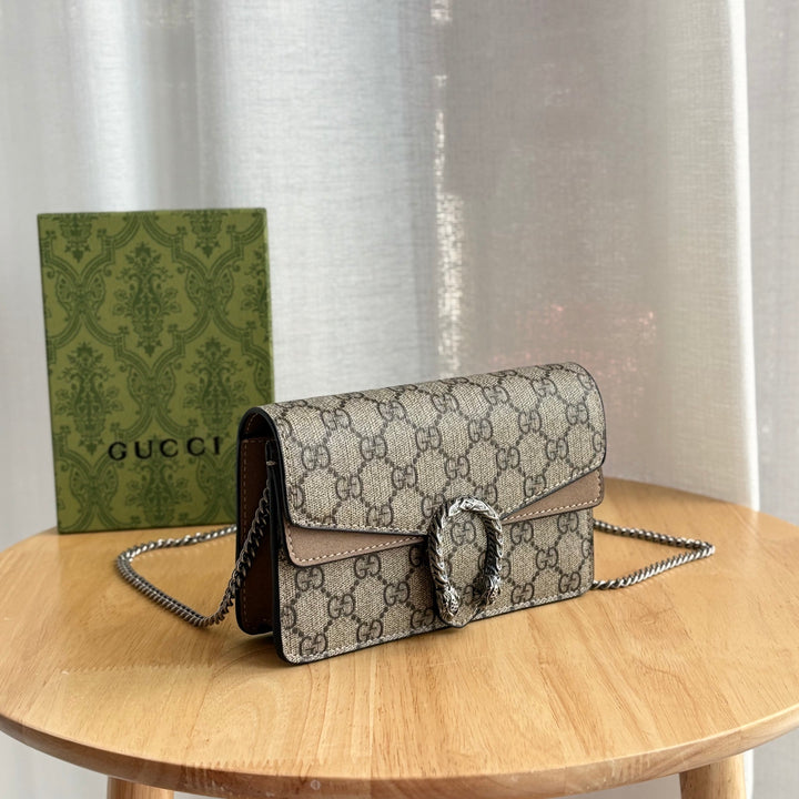 Classic iconic print chain bag