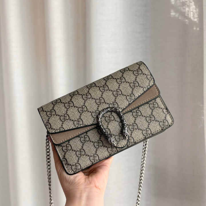 Classic iconic print chain bag