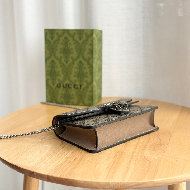 Classic iconic print chain bag